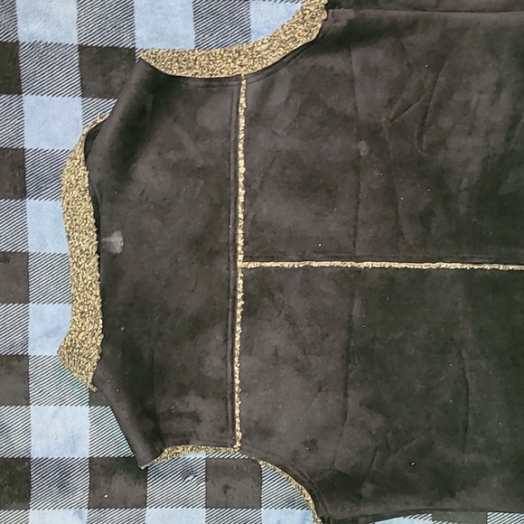 Woolrich. Faux-suede Full-zip vest. Poly-blend Liner. Women's size XL. - Picture 15 of 16